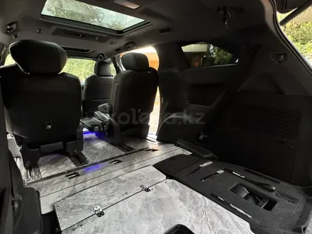 Toyota Sienna 2023 года за 31 500 000 тг. в Алматы – фото 17