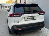 Toyota RAV4 2021 года за 17 100 000 тг. в Шымкент – фото 2