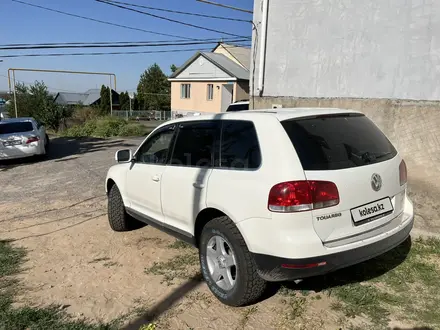 Volkswagen Touareg 2004 года за 3 700 000 тг. в Алматы – фото 3