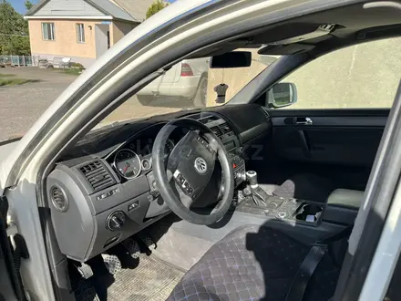 Volkswagen Touareg 2004 года за 3 700 000 тг. в Алматы – фото 4
