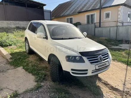 Volkswagen Touareg 2004 года за 3 700 000 тг. в Алматы – фото 2