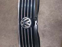 Решетка радиатора Volkswagen passat B5 + за 25 000 тг. в Алматы