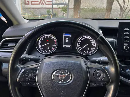 Toyota Camry 2021 года за 13 600 000 тг. в Алматы – фото 10