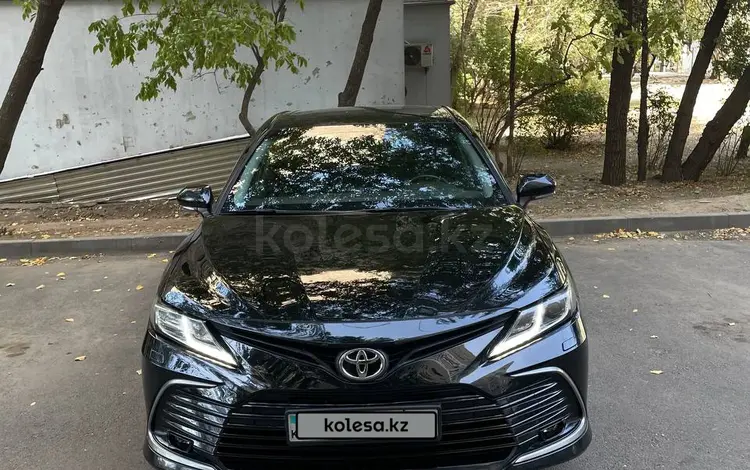 Toyota Camry 2021 года за 13 600 000 тг. в Алматы