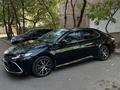 Toyota Camry 2021 года за 13 600 000 тг. в Алматы – фото 2