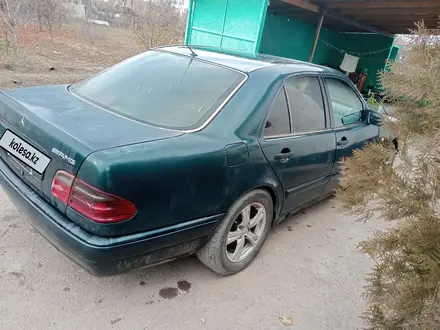 Mercedes-Benz E 230 1996 года за 1 800 000 тг. в Шу – фото 4