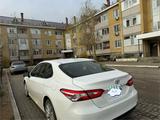 Toyota Camry 2017 года за 11 000 000 тг. в Актобе – фото 3
