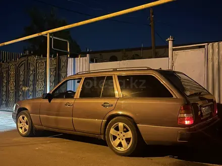 Mercedes-Benz E 300 1991 года за 1 900 000 тг. в Алматы