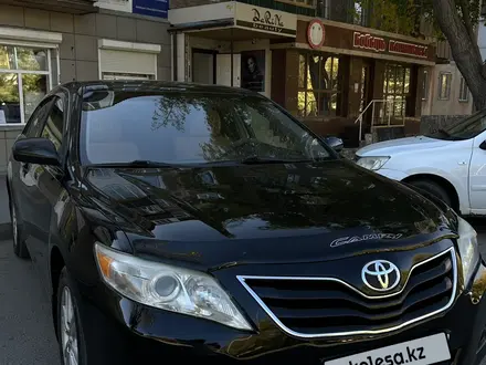 Toyota Camry 2010 года за 7 500 000 тг. в Павлодар – фото 2