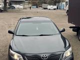 Toyota Camry 2011 года за 6 000 000 тг. в Уральск – фото 2