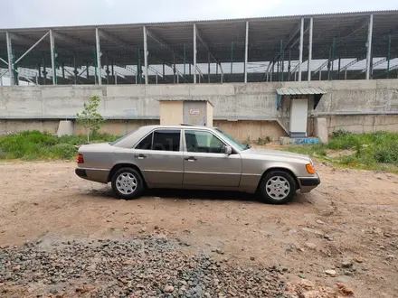 Mercedes-Benz E 230 1993 года за 1 700 000 тг. в Тараз – фото 2