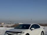 Toyota Camry 2023 года за 13 500 000 тг. в Караганда – фото 2