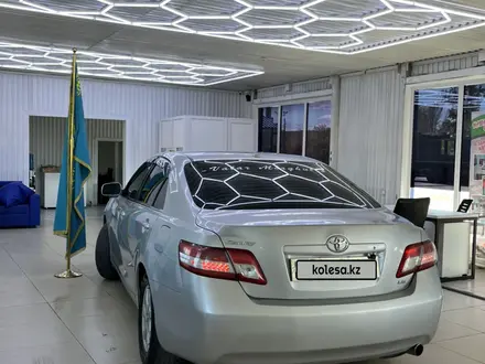 Toyota Camry 2011 года за 7 100 000 тг. в Усть-Каменогорск – фото 2