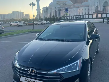 Hyundai Elantra 2018 года за 7 400 000 тг. в Астана