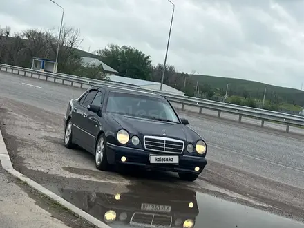 Mercedes-Benz E 320 1998 года за 3 300 000 тг. в Алматы