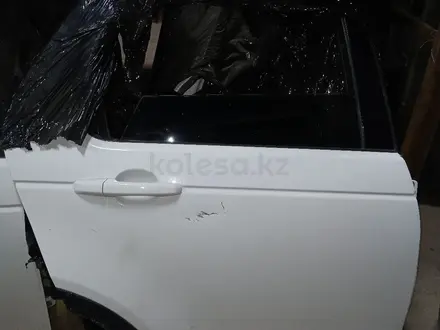 Дверь задняя правая дискаври спорт l550 за 1 000 тг. в Алматы
