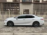 Toyota Camry 2022 года за 15 500 000 тг. в Уральск – фото 4