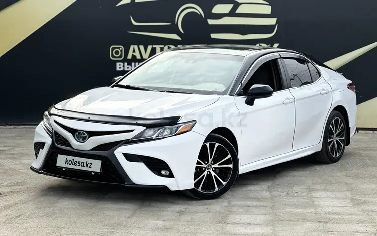 Toyota Camry 2020 года за 10 850 000 тг. в Атырау