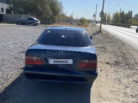 Mercedes-Benz E 240 2001 года за 5 000 000 тг. в Актобе – фото 5