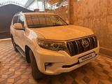 Toyota Land Cruiser Prado 2018 года за 27 300 000 тг. в Алматы