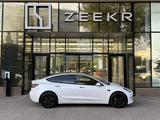 Tesla Model 3 2022 года за 10 990 000 тг. в Алматы – фото 3