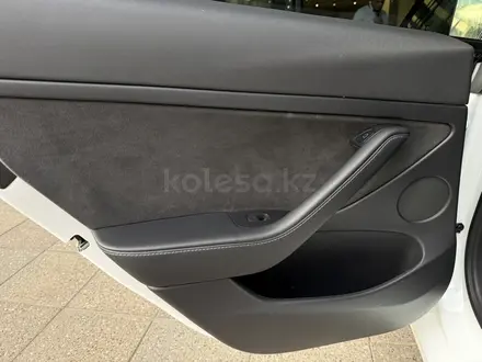 Tesla Model 3 2022 года за 10 990 000 тг. в Алматы – фото 15