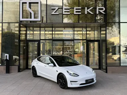 Tesla Model 3 2022 года за 10 990 000 тг. в Алматы – фото 2