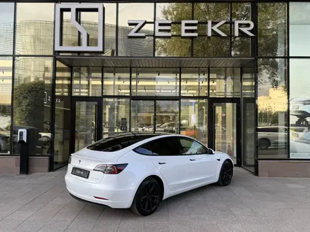 Tesla Model 3 2022 года за 10 990 000 тг. в Алматы – фото 4