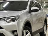 Toyota RAV4 2015 годаүшін10 800 000 тг. в Астана – фото 4