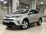 Toyota RAV4 2015 годаүшін10 800 000 тг. в Астана – фото 5