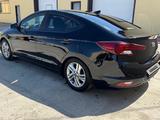 Hyundai Elantra 2019 года за 4 900 000 тг. в Атырау – фото 5
