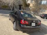 Volkswagen Jetta 2005 года за 2 500 000 тг. в Актау – фото 4