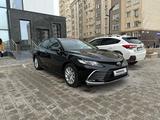 Toyota Camry 2023 года за 18 500 000 тг. в Актау – фото 3