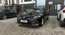 Toyota Camry 2023 года за 18 500 000 тг. в Актау