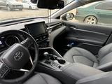 Toyota Camry 2023 года за 18 500 000 тг. в Актау – фото 5