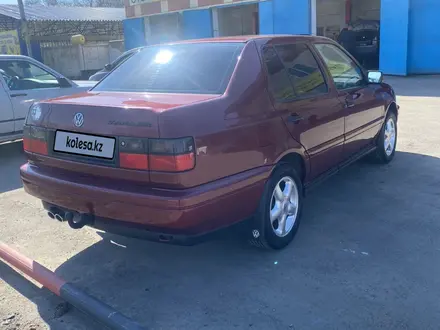 Volkswagen Vento 1997 года за 2 750 000 тг. в Талдыкорган – фото 2