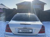 Mercedes-Benz E 320 2003 годаүшін3 850 000 тг. в Уральск – фото 3