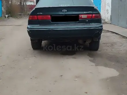 Toyota Camry 1997 года за 2 600 000 тг. в Караганда – фото 2