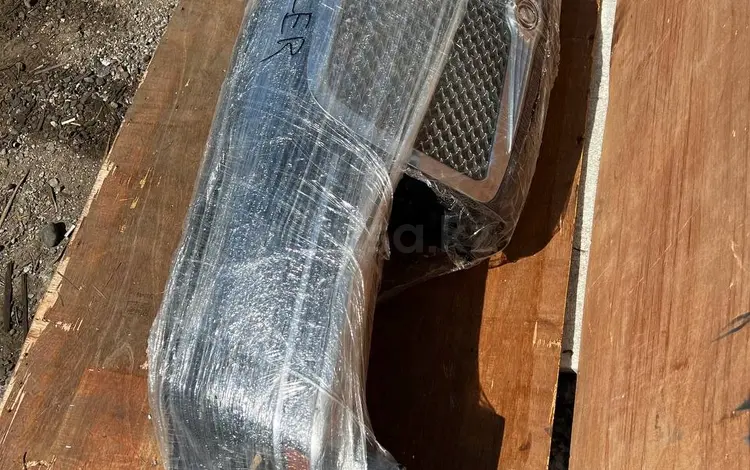 Передний бампер на Chrysler 300c бампер на крайслер 300с за 5 000 тг. в Алматы