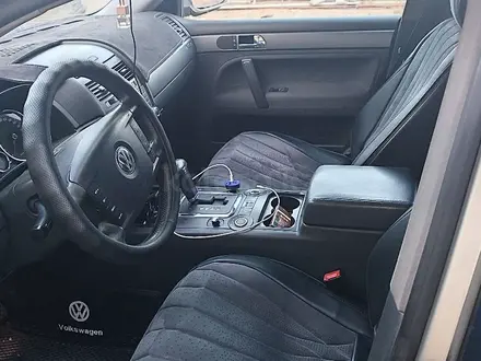 Volkswagen Touareg 2005 года за 5 300 000 тг. в Алматы – фото 6