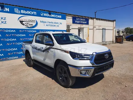 Toyota Hilux 2024 года за 23 500 000 тг. в Актау