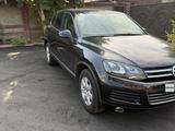 Volkswagen Touareg 2011 года за 8 000 000 тг. в Алматы – фото 2
