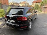 Volkswagen Touareg 2011 года за 8 000 000 тг. в Алматы – фото 3