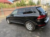 Volkswagen Touareg 2011 года за 8 000 000 тг. в Алматы – фото 5