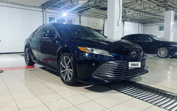 Toyota Camry 2018 года за 9 499 000 тг. в Атырау