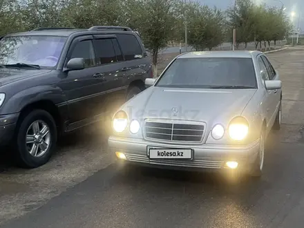 Mercedes-Benz E 280 1996 года за 3 100 000 тг. в Шымкент