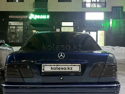 Mercedes-Benz E 200 1998 года за 2 300 000 тг. в Астана – фото 4