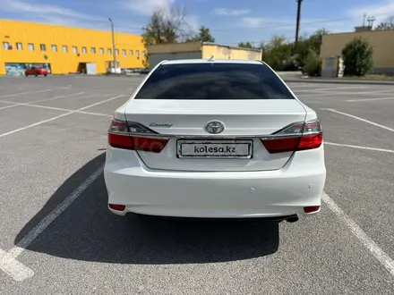 Toyota Camry 2017 года за 13 900 000 тг. в Шымкент – фото 2