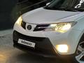 Toyota RAV4 2014 года за 10 200 000 тг. в Актобе – фото 3