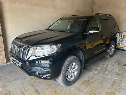 Toyota Land Cruiser Prado 2019 года за 23 000 000 тг. в Караганда